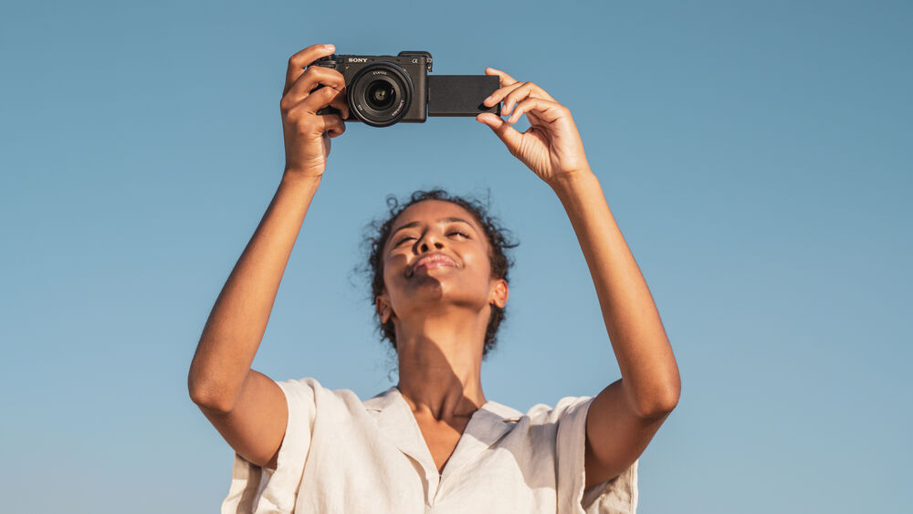 Sony α6700 — compact everyday size